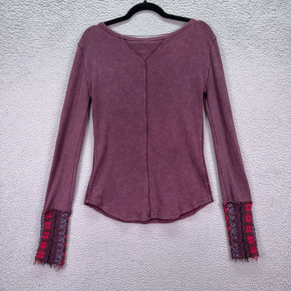 Free People Top Womens L Purple Art School Embroidered Cuff Waffle V Neck Tee‎